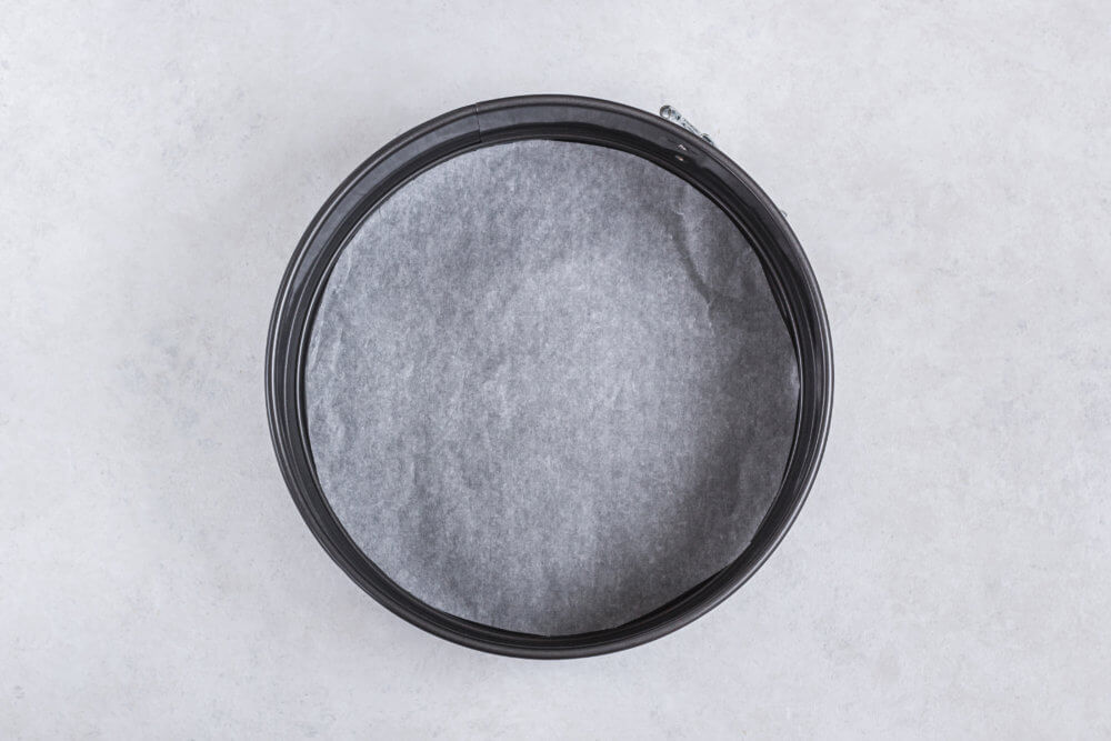 springform-with-parchment-paper-round-inside