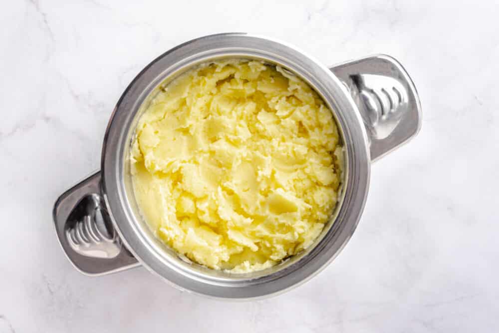 potato mashed in a pot 1000x667